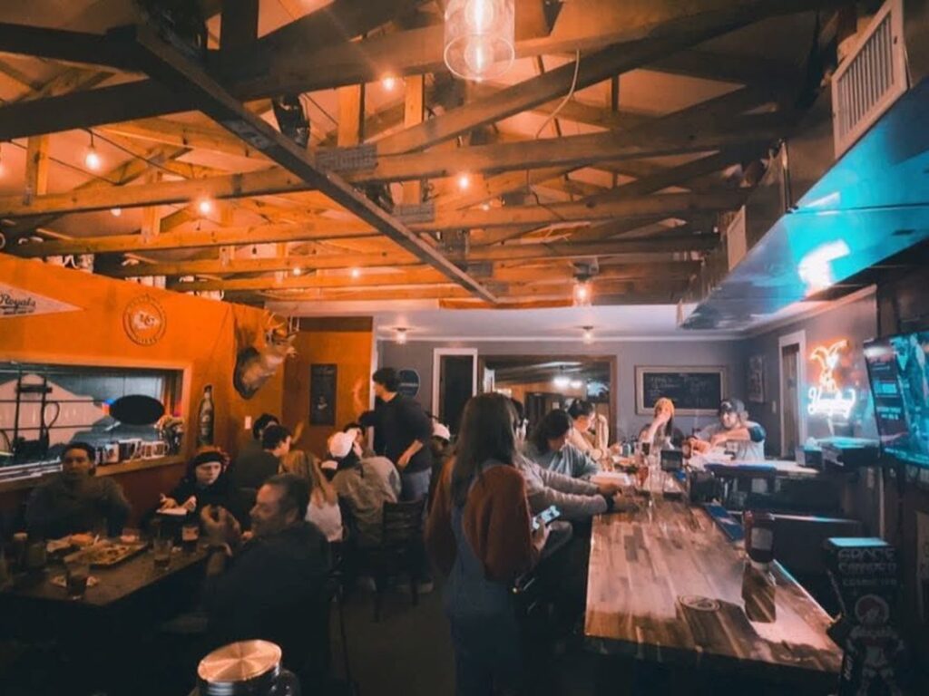 Interior of Woodyard Bar-B-Que in Kansas City during dinner.