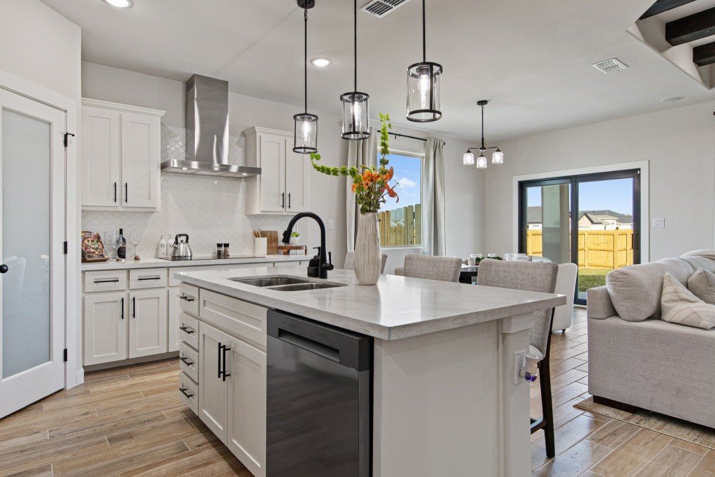 Model interior kitchen of a Hakes Brothers home.