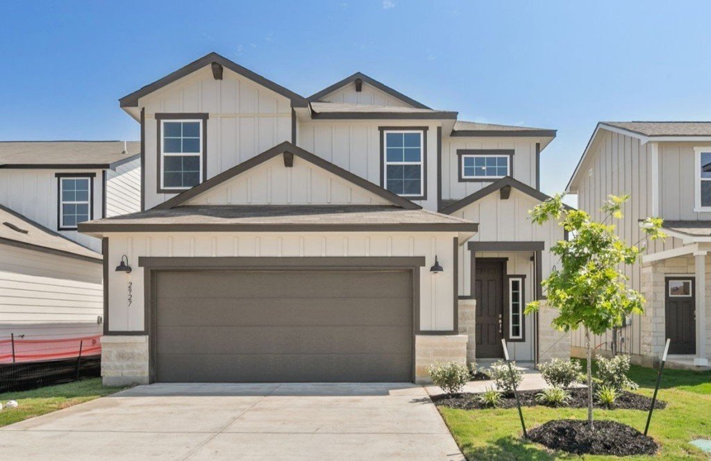 Exterior of a Hakes Brothers new home located in Highland Ridge.