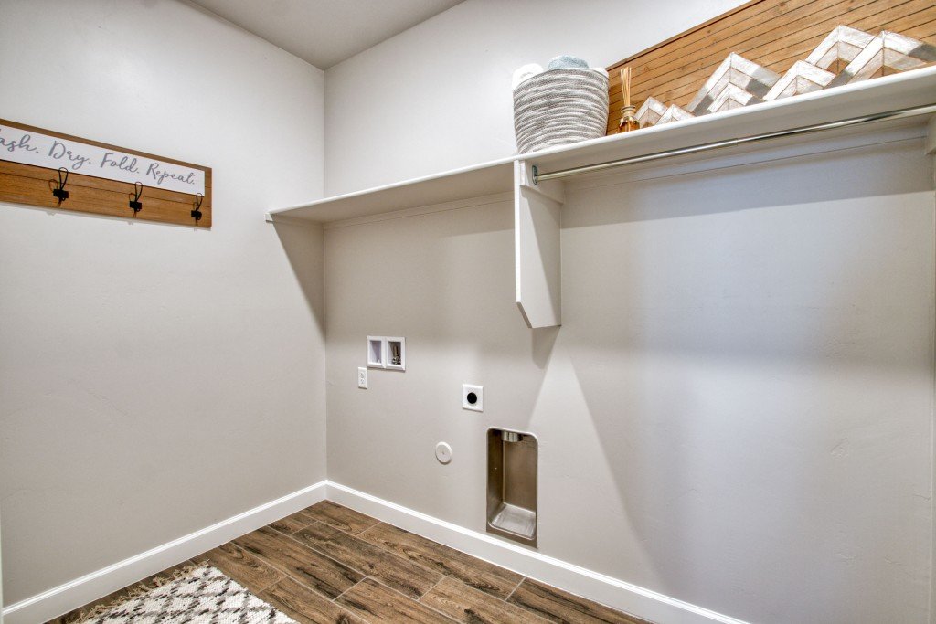 2124 Laundry Room