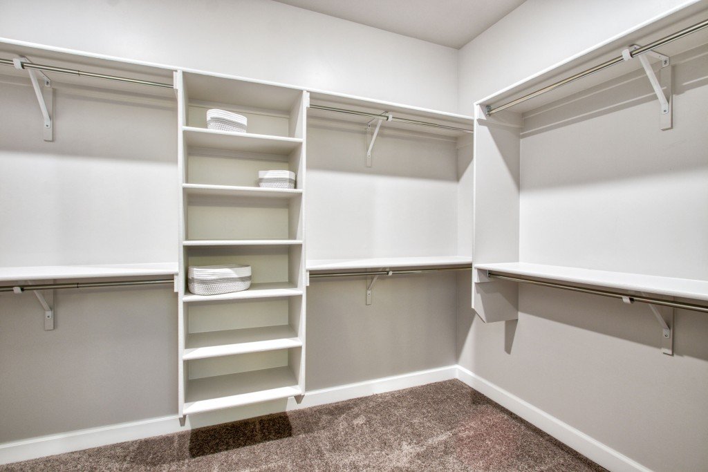 2124 Master Walk-in Closet