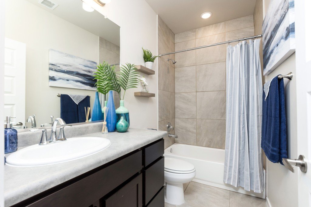 1649 Bathroom