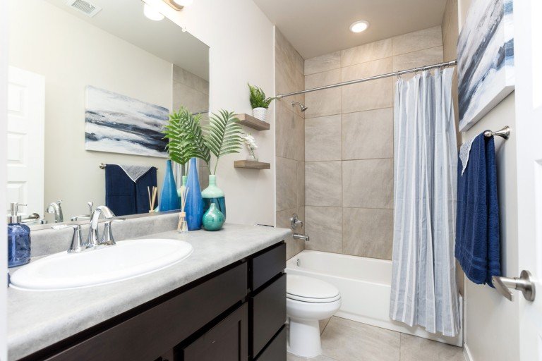 1649 Bathroom