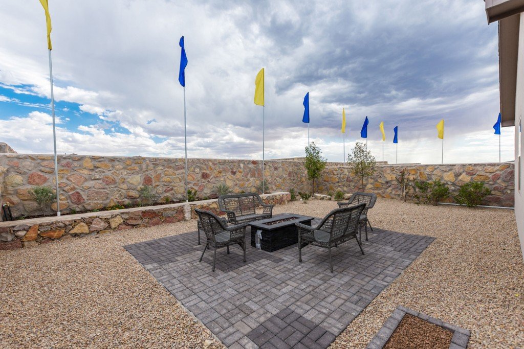 1649 Backyard Landscape