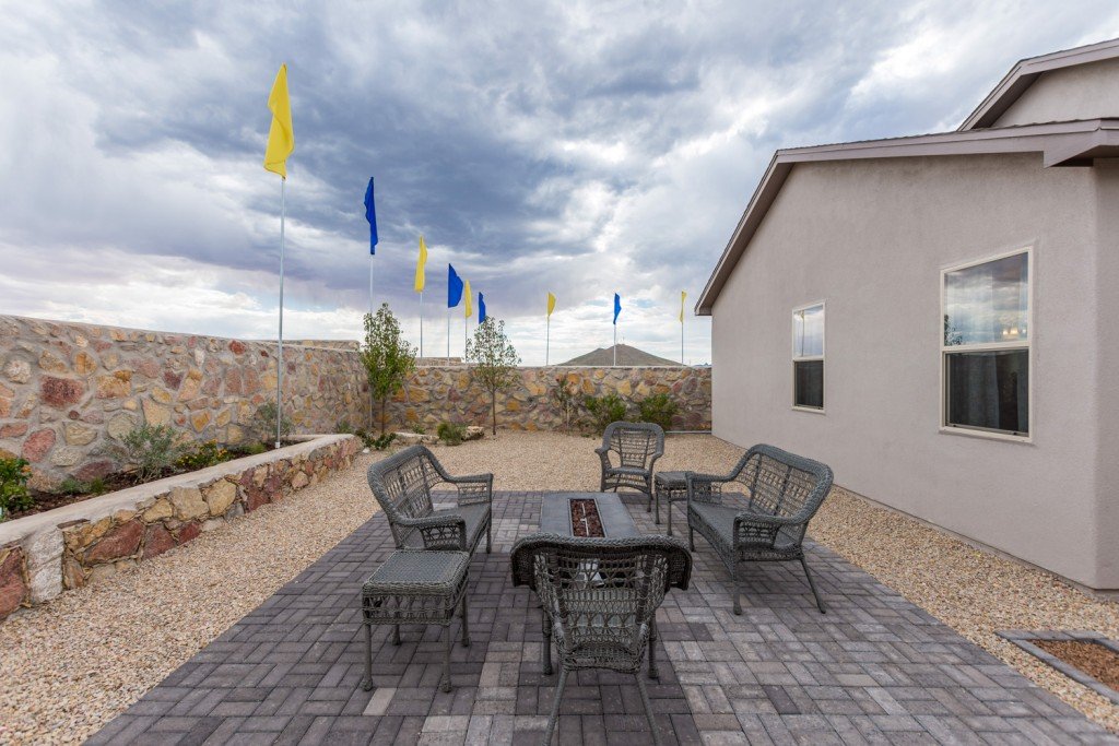 1649 Backyard Landscape