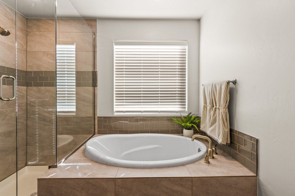 Owner's Bathroom - Painted Desert - Timberon Model Home