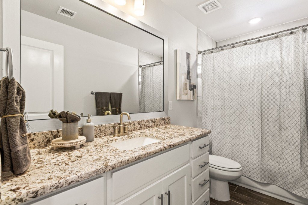 Hall Bath - Painted Desert - Timberon Model Home