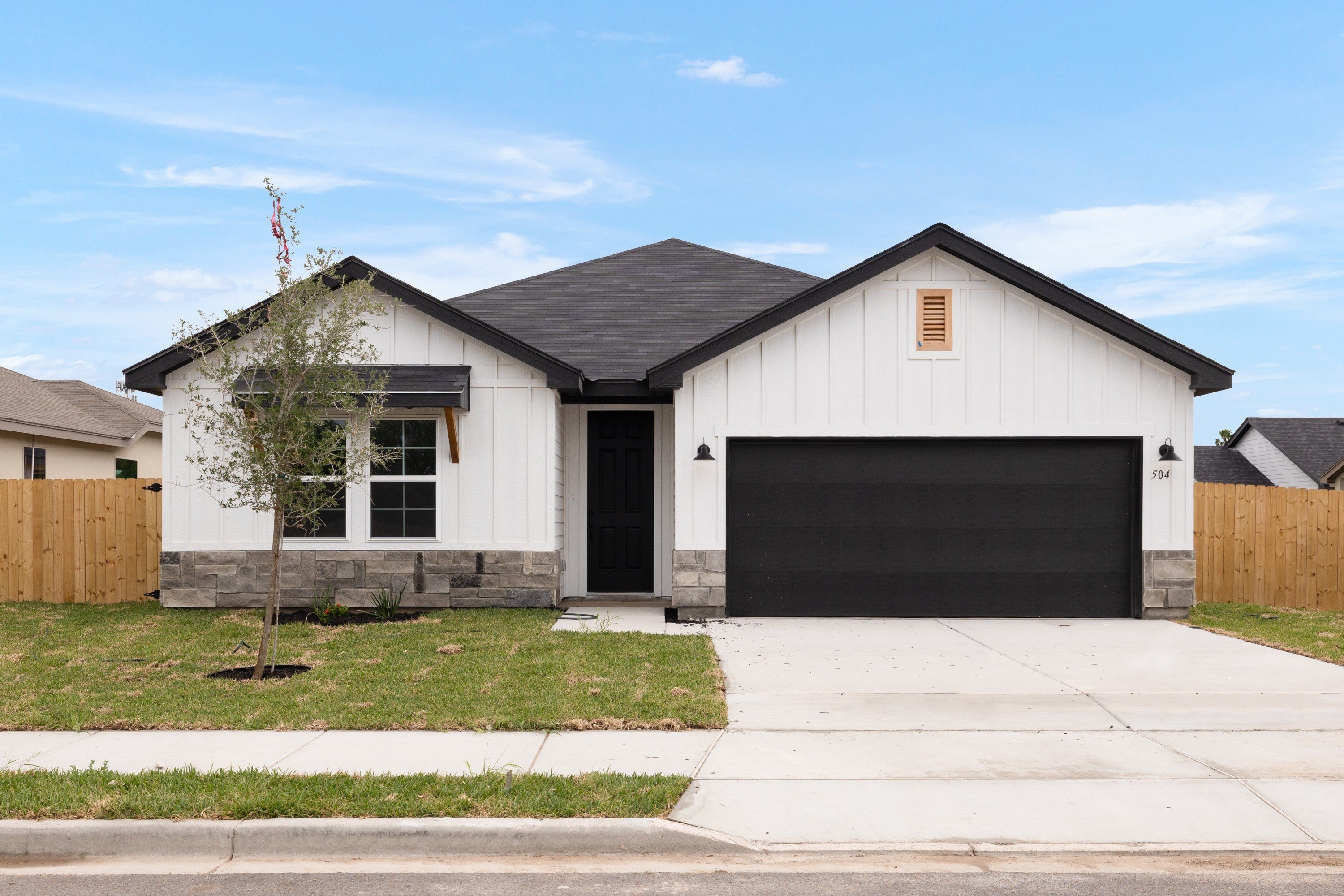 504 W Roxaland